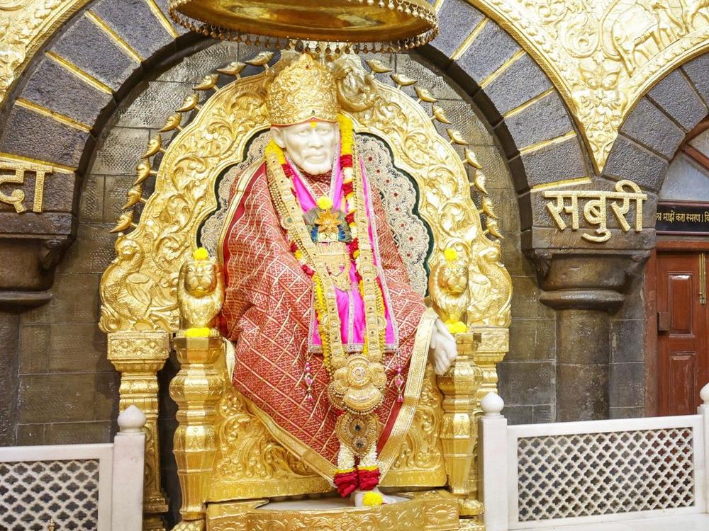 The idol of Sai Baba in the Samadhi Mandir, Shirdi