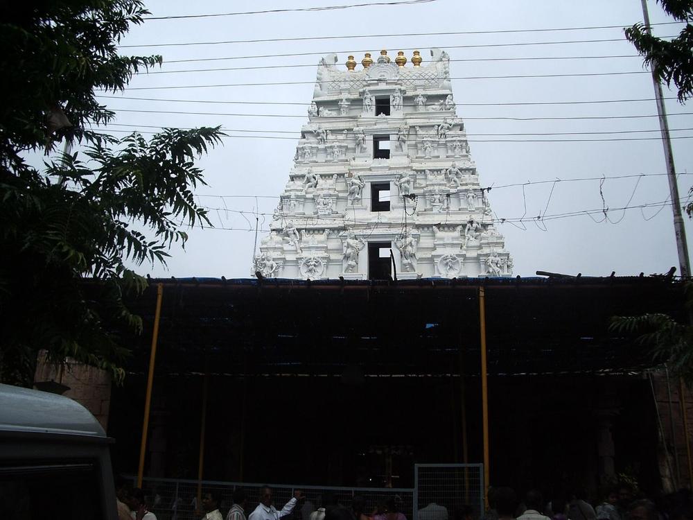 Gopuram at the entrance of the Srisailam Mallikarjuna temple